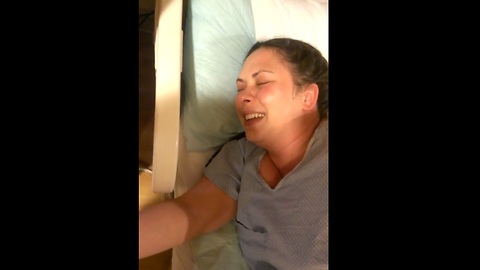 Woman can't contain her laughter before giving birth
