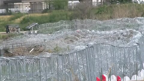 Exclusive: Texas’ Razor Wire Fence and barrier going up in El Paso. Miles of it. CHRISTINA AGUAYO
