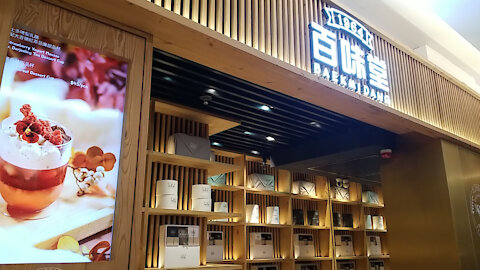 Elegant wood fin installation in Baekmidang dessert shop in K11, Tsim Sha Tsui, Hong Kong