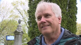 Door county volunteers decorate 1,400 graves for Memorial Day