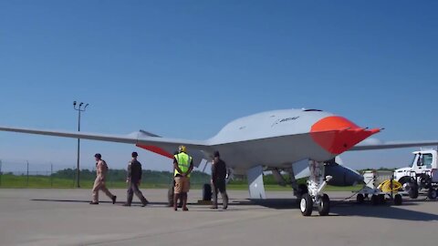 New U.S Military unmanned drone/uav refuels a Fighter jet - Pentagon releases Video