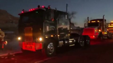 🇺🇸PEOPLES CONVOY TRUCKS REGROUP!!! 🇺🇸 (FREEDOM CONVOY)