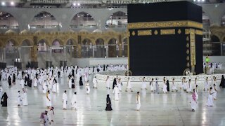 Pilgrims Return To Mecca As Saudi Eases COVID-19 Restrictions