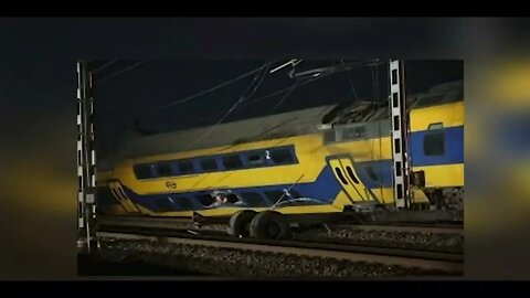 Train derailed in Netherlands, 1 killed, 30 injured, rescuers and medics working on the scene