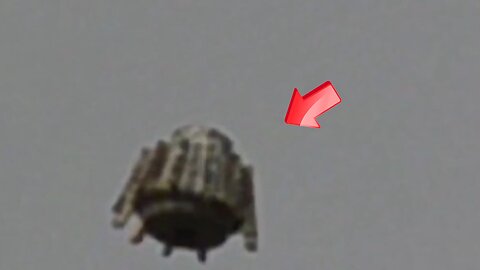 A clearly visible Vimana-shaped UFO in the sky.