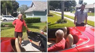 Filho oferece carro de sonho ao pai na Flórida