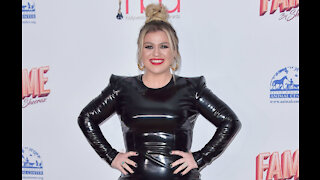 Kelly Clarkson loves homemade Christmas gifts