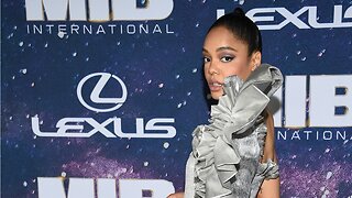 Tessa Thompson Gives Shout Out To Fan Cosplaying During 'Men In Black: International' Premiere