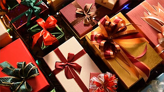 5 Tips for Wrapping Christmas Presents