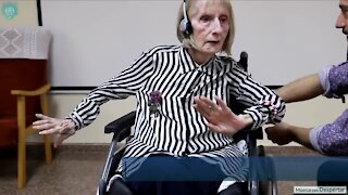 Alzheimer's patient reacts to music