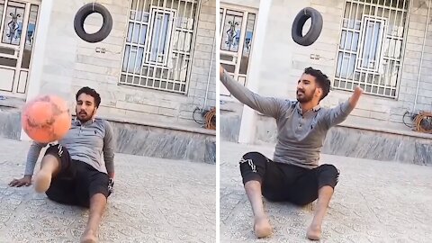 Man with no feet performs epic soccer trick shot