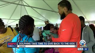 Miami Dolphins and N.O.B.L.E give back to community