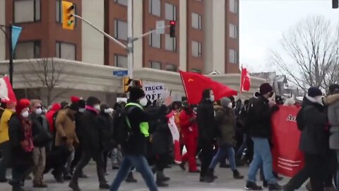 COUNTER PROTESTORS BLOCKING 🇨🇦FREEDOMCONVOY 2022🇨🇦 *LOTS OF PEOPLE*