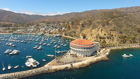 beautiful drone images - Iates e o Sta. Catalina Island Casino