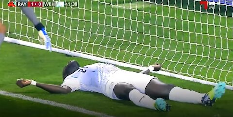 01/08/2022 - Al-Wakrah Player Ousmane Coulibaly Loses Consciousness and collapsed in the Pitch
