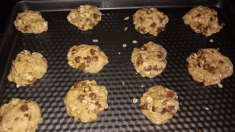 Chocolate chip oatmeal cookies