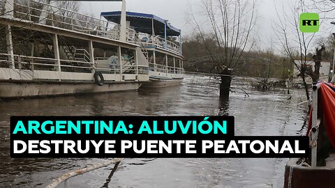 Un alud de agua y rocas derriba un puente peatonal en segundos en Argentina