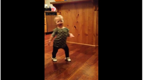 Toddler Imitating How Pregnant Mom Walks Is Absolutely Priceless