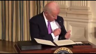 Biden Spends 14 Seconds Doing This ... And Doesn't Succeed