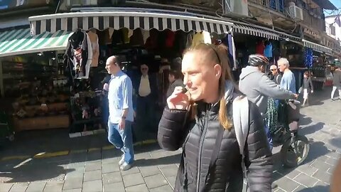 Female preacher attacked in the middle of a Jewish market in Jerusalem.