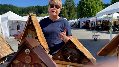 Lisa gives her birdhouse made from wood, resin and more testimony. #shorts