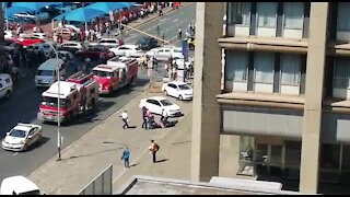 Firefighter falls from burning government building in Joburg CBD (W9a)