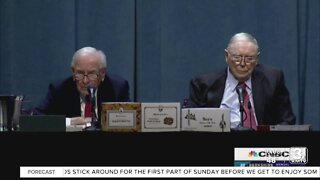 Warren Buffet gives insight on several financial topics at Berkshire meeting