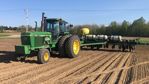 Planting Corn with John Deere 4840 and 16 row Planter