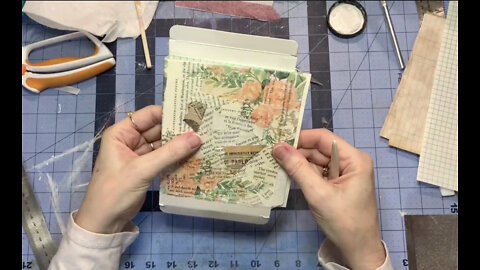 Episode 160 - Junk Journal with Daffodils Galleria - A Journal from a Box! - Part 1