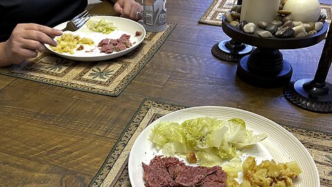 Corned Beef, Cabbage and Parmesan Potatoes for St. Patrick’s Day #4K #CornedBeef #StPatricksDay