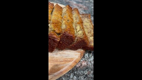 Easy, moist banana bread recipe! 🥁🍌