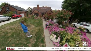 Omaha breast cancer survivor spreads hope all year round with decked out house