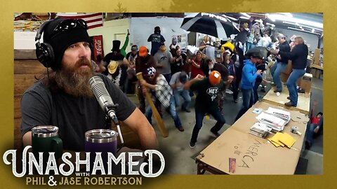 Jase Is Tasked With the Ultimate Challenge: Teach Phil About the Harlem Shake