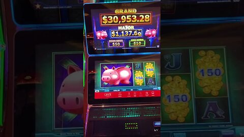 PIGGIE BONUS FIRST SPIN!!! #casino #slots #slotmachine #jackpot #casinogame #bonusfeature #gambling