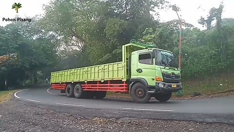 Dump Truck Tronton Vs Truck Hino Trontron