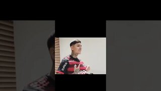 ERICK PULGAR VESTE A CAMISA DO FLAMENGO E MANDA RECADO PARA A TORCIDA!!!