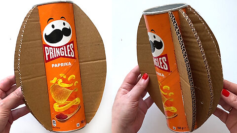 DIY 😍 Upcycled Beauty: Crafting a Magnificent Vase from a Pringles Box