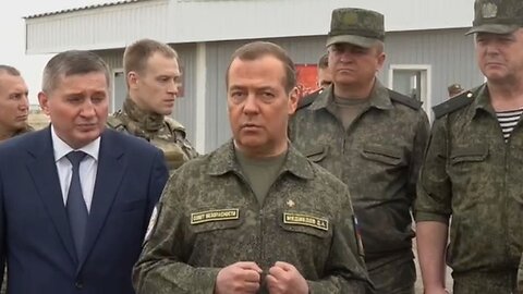 Dmitrij Medveděv navlékl uniformu a prohlásil, že režim na Ukrajině musí být vyhlazen!
