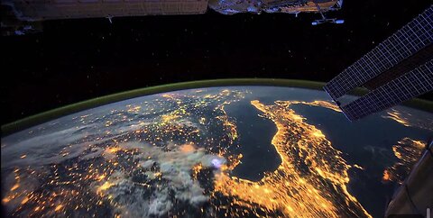 All Alone in the night - Time lapse footage of the Earth as seen from the ISS