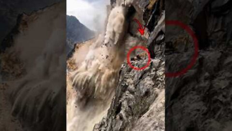 OMG! Unbelievable footage of a massive landslide!