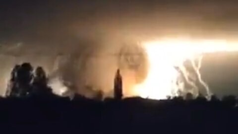 The first moments of the explosion in Pavlograd after the attack of Russian cruise bombs.