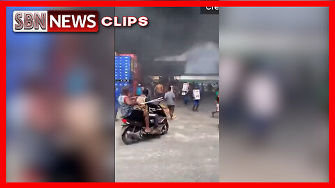 Brazil: Mobs Loot Burning Rio DE Janeiro Food Distribution Center - [6609]