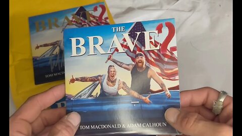 *UNBOXING* TOM MACDONALD & Adam Calhoun THE BRAVE 2 | Big Merch Pack!