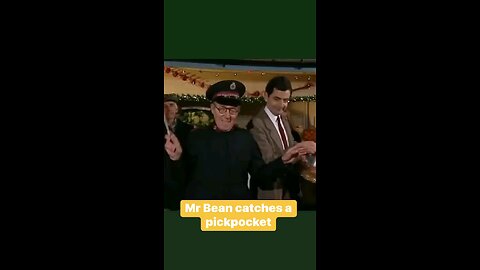 Mr bean catches apicpocktes