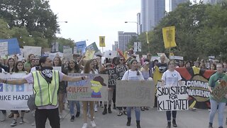 Young Protesters In Chicago Challenge Lawmakers On Climate Change