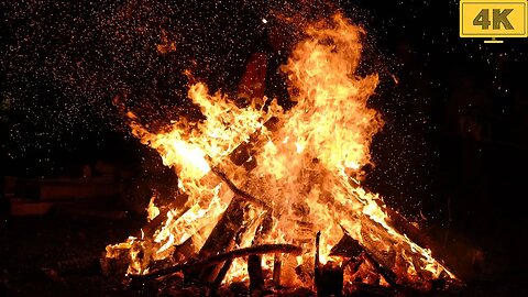 🔥 Crackling Cosy CAMPFIRE 4K During A Winter Snowy Night