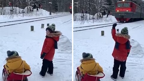 Awesome Train Honks To The Tune Of 'Baby Shark'