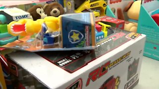 Nearly 1,000 gifts given away during Kwanza to Milwaukee kids