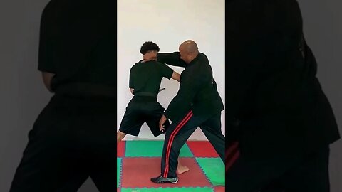 Straight Punch 👊 Follow Up Attack 😱😳#selfdefense #martialarts #youtubeshorts #capoeira #viralshort