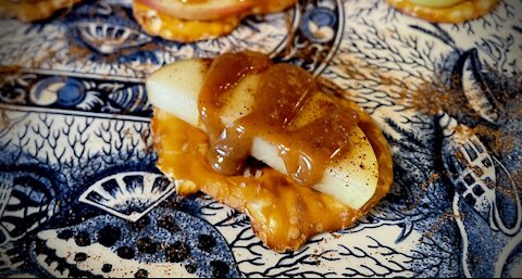 5 Minute Snack- Pumpkin Spice Caramel Apple Bites